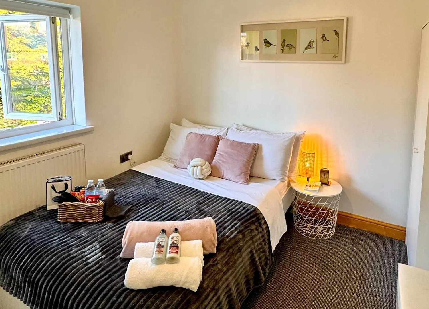 ホームステイ ノッティンガムContractor Haven- 3Bdr Crew House, Free Parking, Fast Wifi & Private Gardenアパートメント イギリス