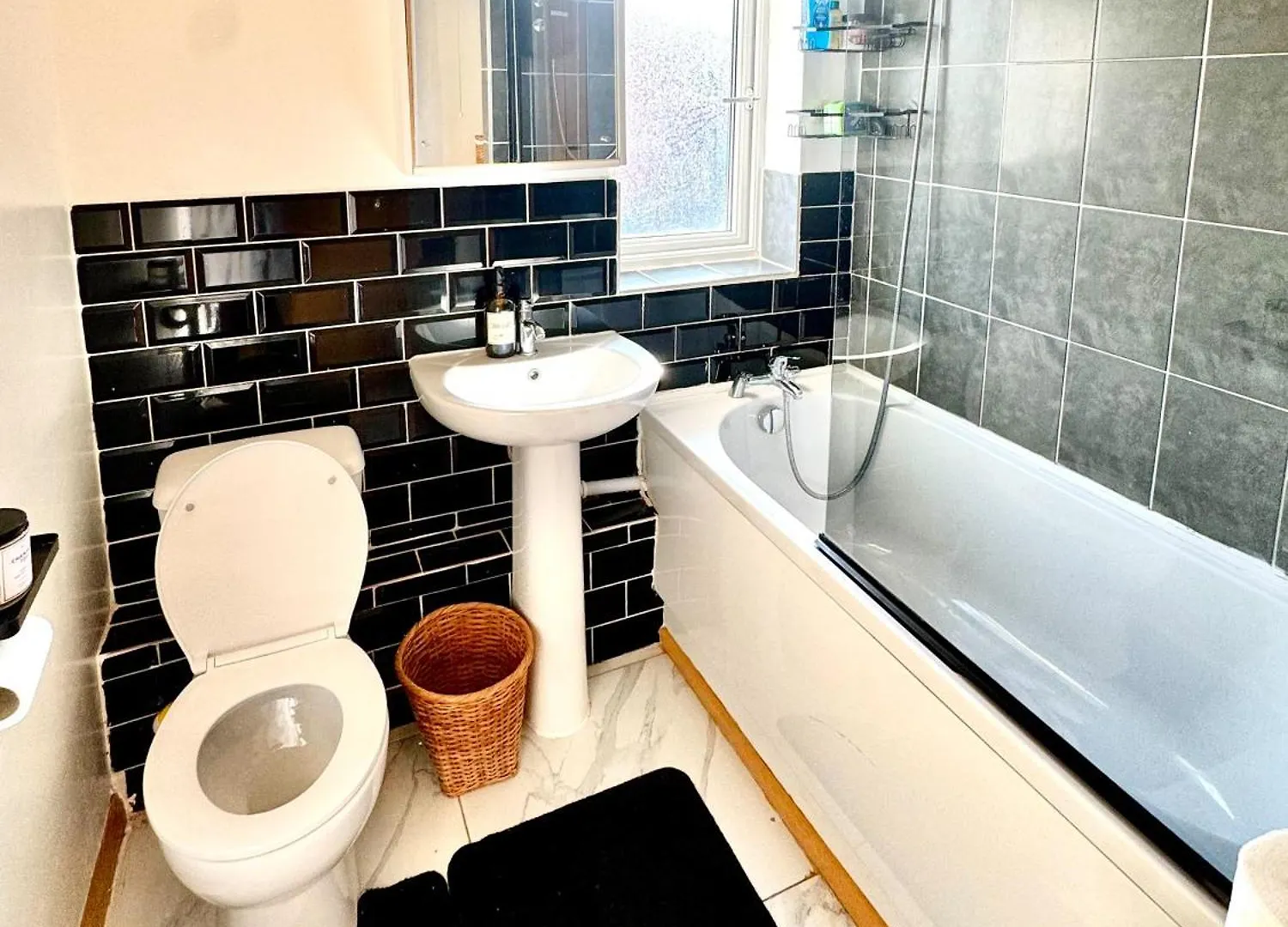 ホームステイ ノッティンガムContractor Haven- 3Bdr Crew House, Free Parking, Fast Wifi & Private Gardenアパートメント