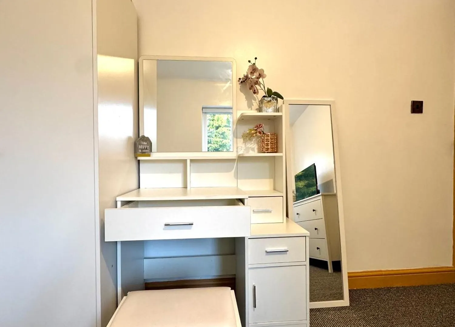 Contractor Haven- 3Bdr Crew House, Free Parking, Fast Wifi & Private Garden Apartment Nottingham Homestay